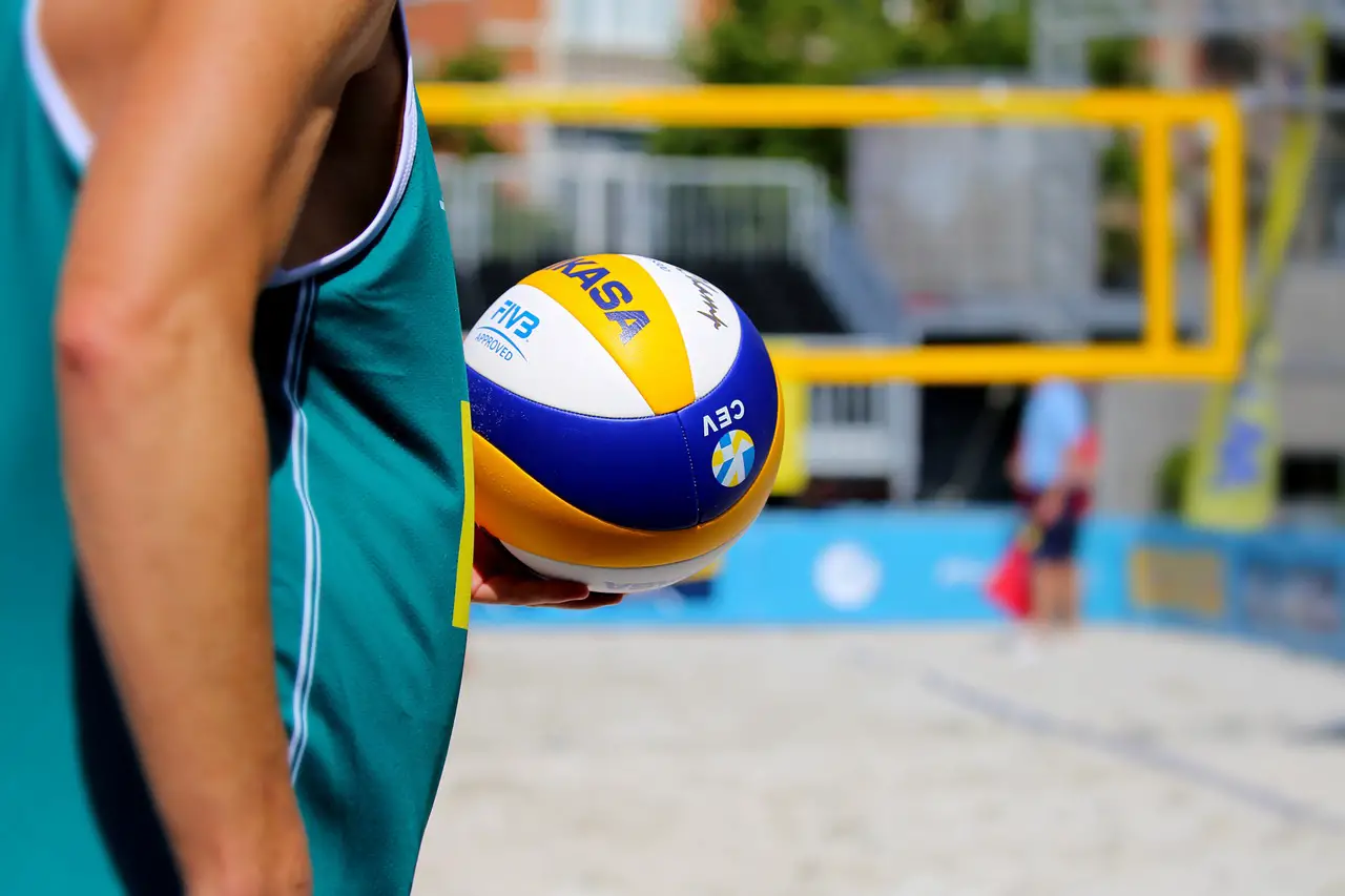 beach volleyball, player, ball-6482702.jpg