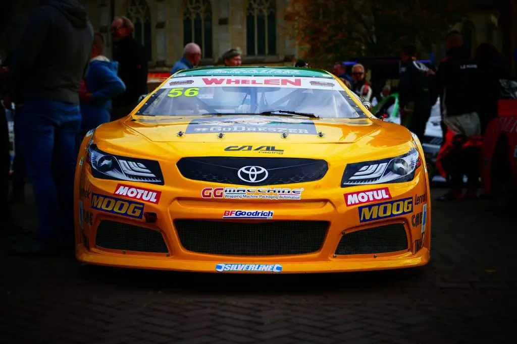 Do NASCAR Cars Have Headlights? Find Out All the Details Here